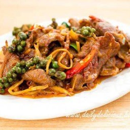 ผัดพริกแกงเนื้อ