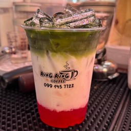 ชาเขียวนมสดสตอเบอรี่