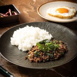 มหิงสา กะเพรา ข้าวอบมันเนื้อ