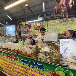 ส้มตำเจ้นี จตุจักร ลูกอีสาน 100%