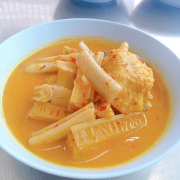 แกงคั่วไก่ใส่หยวกกล้วย