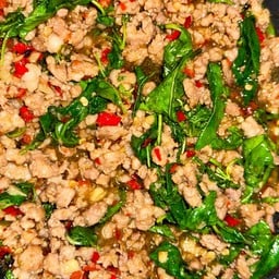 ข้าวราดผัดกะเพรา