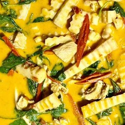 แกงไก่ยอดมะพร้าว