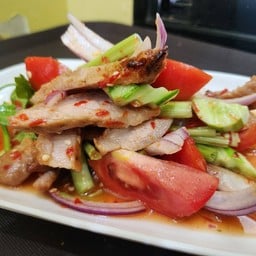 ยำคอหมูย่าง