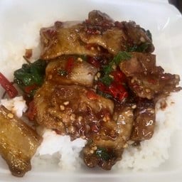 ข้าวกระเพราหมูชิ้น