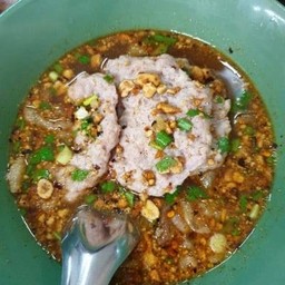 ก๋วยเตี๋ยวหมูสับต้มยำ