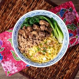 บะหมี่เป๊าะกระดูกหมูตุ๋น หมูสับ ซอสพริกไทยดำ