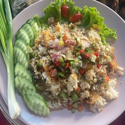 ข้าวผัดปลานิลทอด