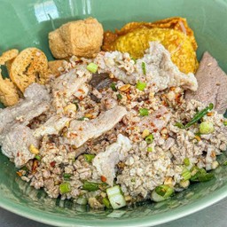 ก๋วยเตี๋ยวหมูต้มยำแห้ง