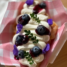 ครอฟเฟิล (ครีม+บลูเบอร์รี)