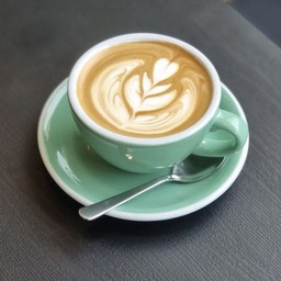 Hot Latte ลาเต้ร้อน