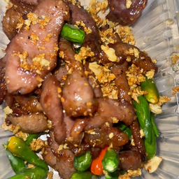 หมูแดดเดียวทอดพริกกระเทียม