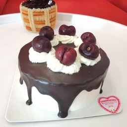 เค้กวนิลาเชอรี่ครีมสดครึ่งปอนด์