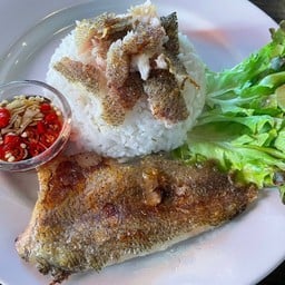 ข้าวหน้าปลาสลิด หอมยั่วใจ