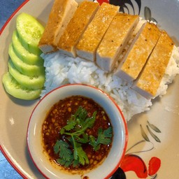 ข้าวหมูยอทอดน้ำจิ้มแจ่ว