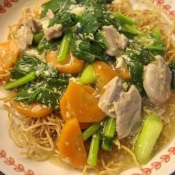 ราดหน้าหมี่กรอบบ้านนิภา