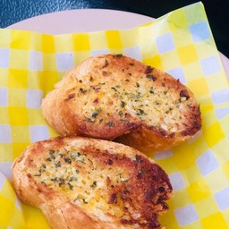 ขนมปังฝรั่งเศษเนยกระเทียม