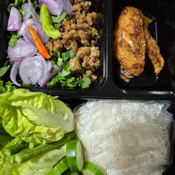 ข้าวลาบหมู ปีกไก่ทอด