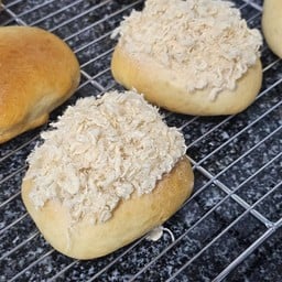 Chicken shredded with mayonnaise ขนมปังไก่หยองมายองเนสเนยฝรั่งเศษ