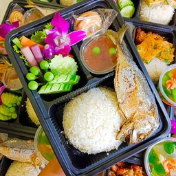 ชุดข้าวปลาทู+ชุดน้ำพริกผักสด+แกง1อย่าง