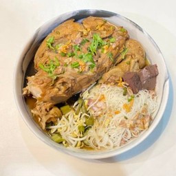 ก๋วยเตี๋ยวโครงไก่ยกโครง