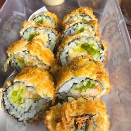 ซูชิทอดไส้ ยำสาหร่าย+ไข่หวาน+ไข่กุ้ง