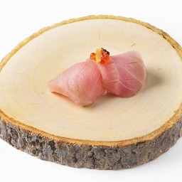 ซูชิปลาทูน่าส่วนชูโทโร่