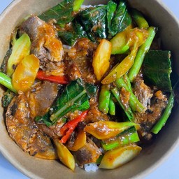 ข้าวคะน้าปลากระป๋องพริกสด