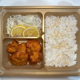 Bento Karaage / ชุดเบนโตะไก่ทอดคาราอะเกะ