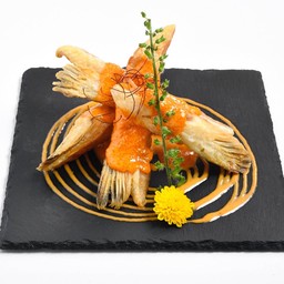 ครีบปลาแซลม่อนทอดราดซอสสไปซี่