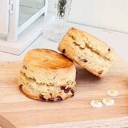 Strawberry scone (สโคนสตอเบอร์รี่)