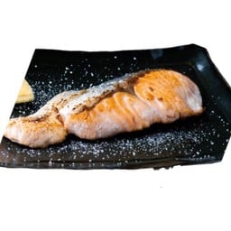 สเต๊กแซลมอนย่างเกลือ Grill Salmon Steak Shioyaki