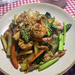 เส้นใหญ่ผัดต่าวอิ๋ว