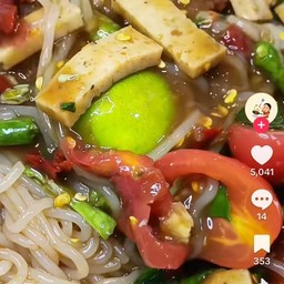 ตำเส้นข้าวเปียก