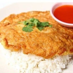 ลดพิเศษข้าวไข่เจียวไก่สับ 2 ฟอง