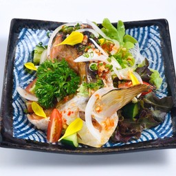 ยำแก้มปลาแซลม่อนย่าง