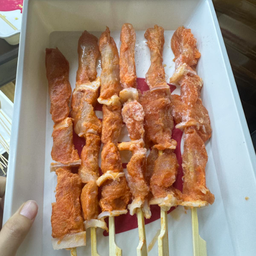 bone-in chicken skewers(กระดูกไก่เสียบไม้)