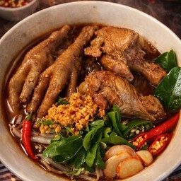 ก๋วยเตี๋ยวไก่ตุ๋นเตาถ่าน