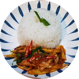 ผัดพริกแกงหน่อไม้ไก่ราดข้าว