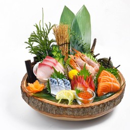 Sumire Set / Hamachi, Salmon, Shime Saba, Hokkigai, Aka Ebi, Ikura