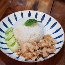 ไก่ผัดกระเทียม