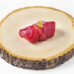 ซูชิปลาทูน่าส่วนอากามิ