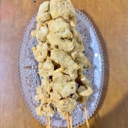 ป้าศรีลูกชิ้นทอดเสนา ตรงข้ามธนาคารกรุงไทย สาขาเสนา