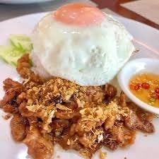 หมู-ไก่ทอดหัวเทียมเจียว ราดข้าว