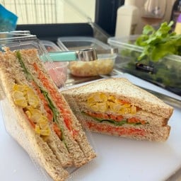 แซนด์วิช 25-30 ฿ ไส้ทะลัก