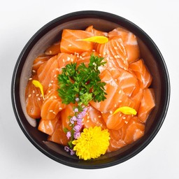 ข้าวหน้าล้นแซลม่อนสึเกะ