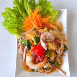 ร้านอาหารครัวคุณปู่ by เก้งบ้านดอน