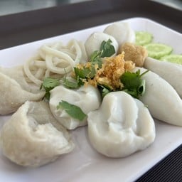 ลูกชิ้นปลาเยาวราช 6 เซียน