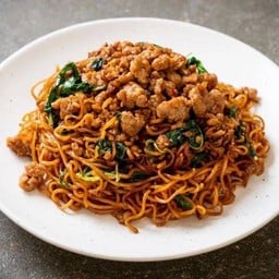 มาม่าผัดขี้เมาหมู