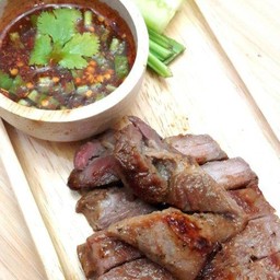 เนื้อย่างน้ำจิี่มแจ่ว